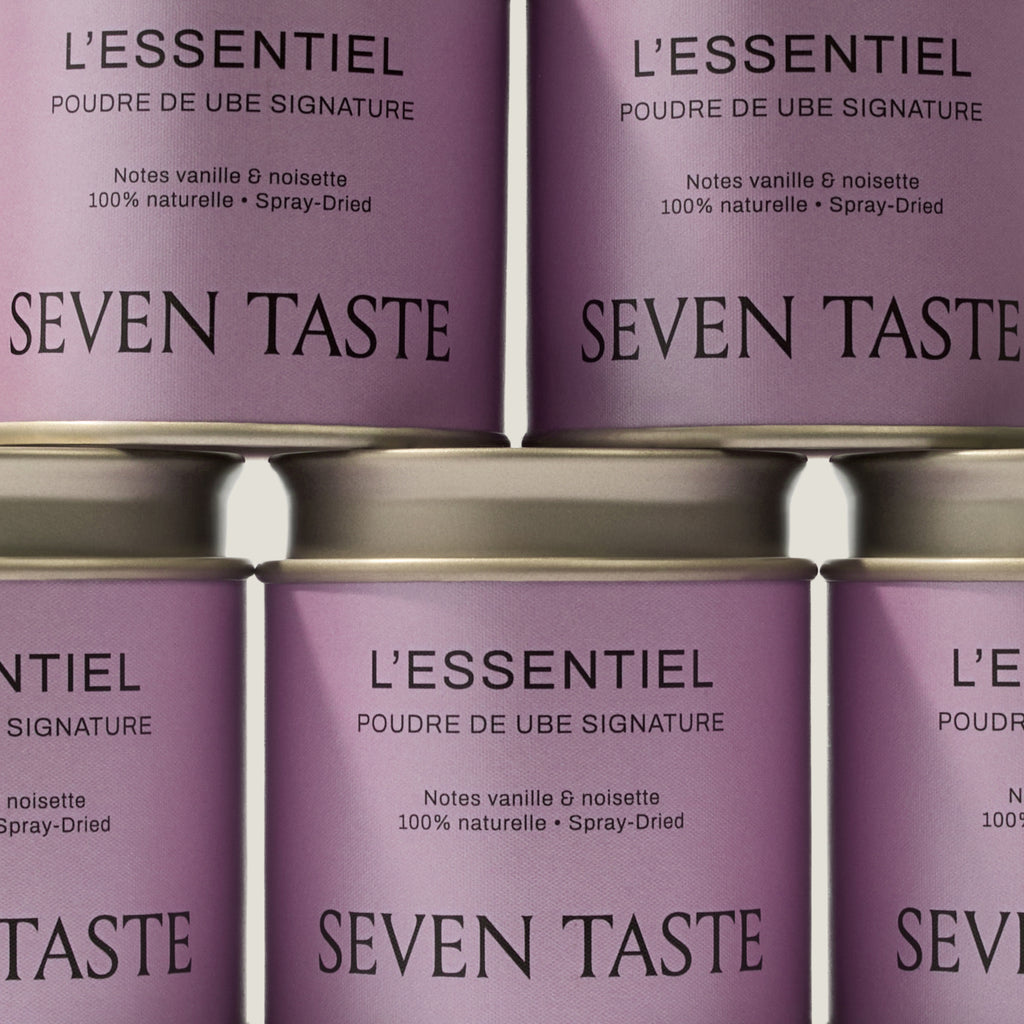 Seven Taste – L'Essentiel poudre de ube signature, vue rapprochée de boîtes empilées