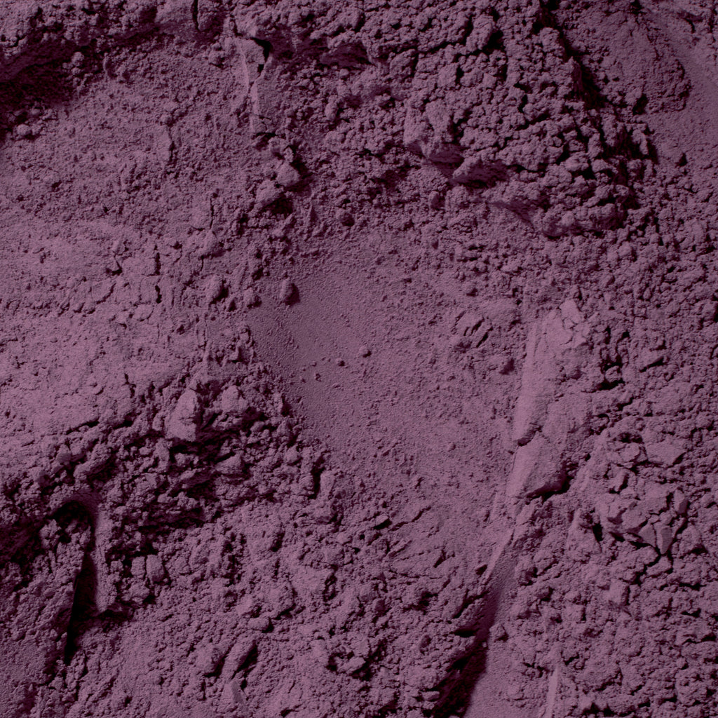 Poudre de ube L'Artisan Seven Taste : texture macro, teinte prune profonde